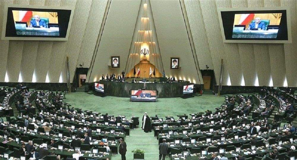 پیش فروش نفت در بودجه 1400 خلاف سیاست کاهش وابستگی به نفت است