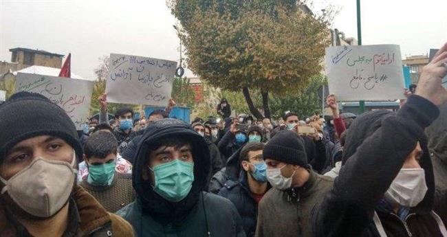 تجمع مقابل مجلس ایران در اعتراض به ترور محسن فخری زاده + تصاویر