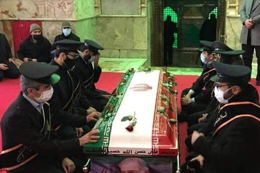 ببینید ؛ تدفین پیکر شهید فخری‌زاده در امامزاده صالح