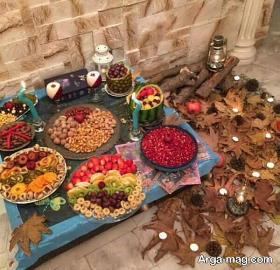 استفاده از برگ های پاییزی در چیدمان سنتی سفره شب یلدا