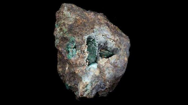 کشف ماده معدنی جدید در سنگ 220 ساله
