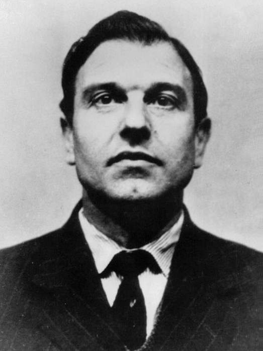 جرج بلیک پیرترین خائن به بریتانیا که خود گفته است 600 جاسوس بریتانیا را لو داده است در سن 98 سالگی در مسکو درگذشت.