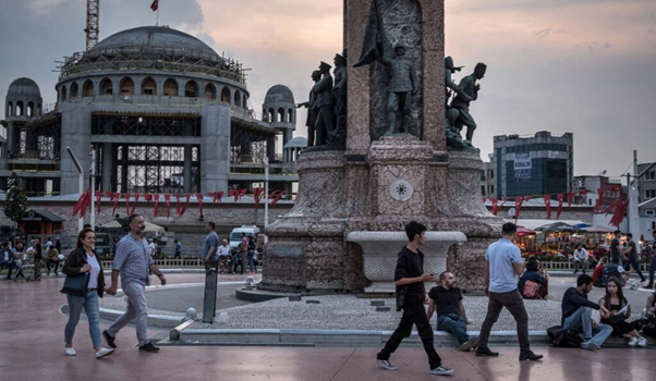 تفریحات میدان تکسیم استانبول