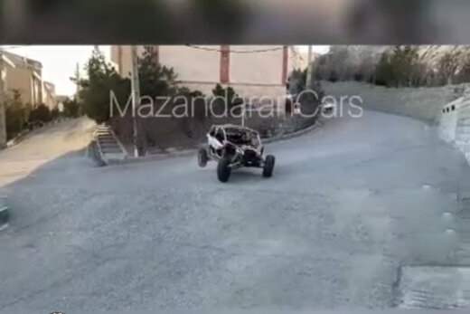 ببینید ؛ اقدام عجیب راننده هنگام چپ کردن با خودروی آفرود در تهران