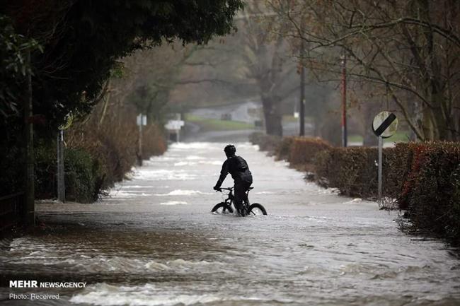 خودروهای غرق شده در سیل و طوفان شمال انگلیس + عکس