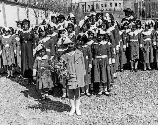 مدرسه دخترانه در دوره پهلوی