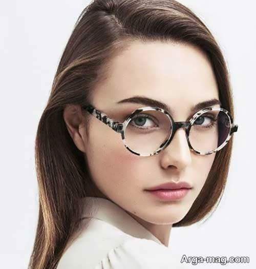مدلی از عینک طبی دختران