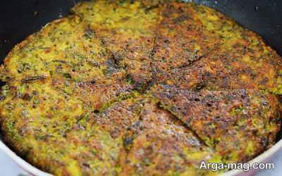 طرز تهیه کوکو پیازچه تجربه یک غذای نونی خوشمزه در خانه