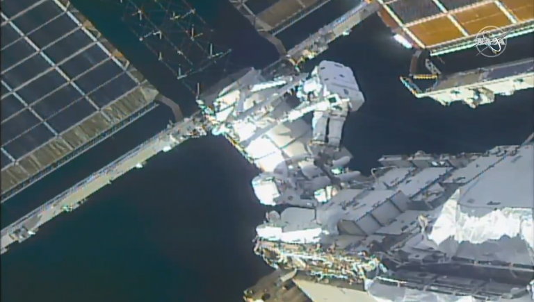 فضانوردان با راهپیمایی 7 ساعته ISS را برای نصب پنل‌های خورشیدی جدید آماده کردند