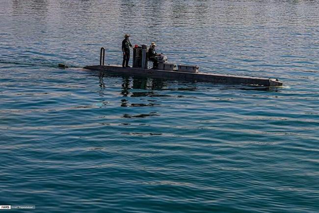 خبرهای نظامی مهم درباره نیروی دریایی سپاه پاسداران /رونمایی از یک شناور شناور زیرسطحی برای نخستین بار +تصاویر