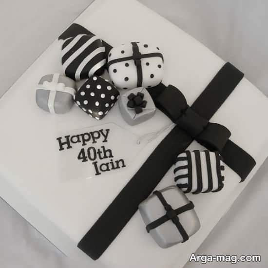 کیک تولد با دیزاین جذاب سیاه و سفید 