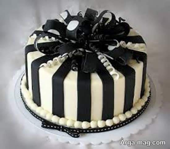 کیک تولد مناسب تم تولد سفید مشکی 