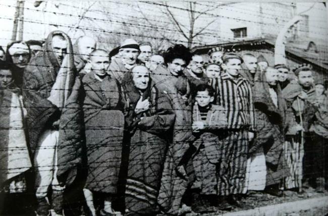 شکنجه با قلقلک در زندان‌های هیتلر!
