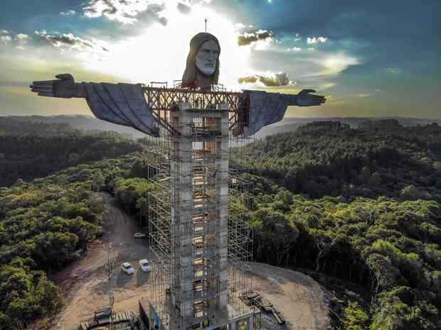 رونمایی از بلندترین مجسمه عیسی مسیح در جهان با ارتفاع 43 متر و عرض 36 متر