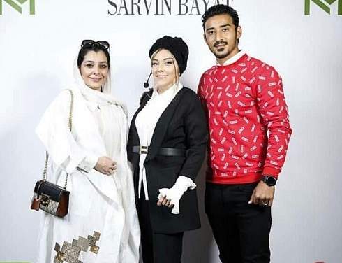 ساره بیات در کنار خواهرش و رضا قوچان نژاد