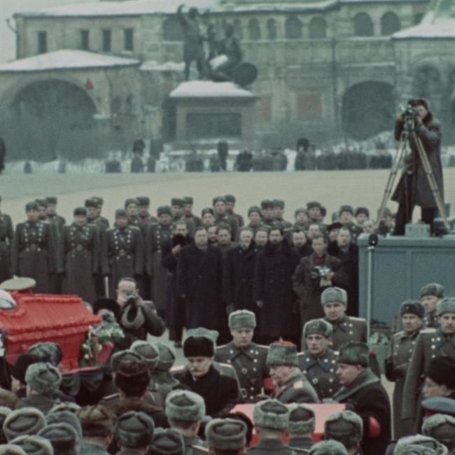 فیلم State Funeral از سرگئی لوزنیتسا یک مستند بسیار حیرت انگیز و جذاب است که اتفاقات چند روز بعد از مرگ استالین را به تصویر می کشد.