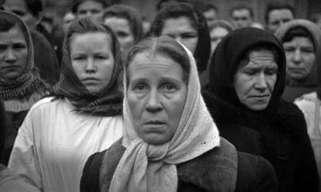 فیلم State Funeral از سرگئی لوزنیتسا یک مستند بسیار حیرت انگیز و جذاب است که اتفاقات چند روز بعد از مرگ استالین را به تصویر می کشد.