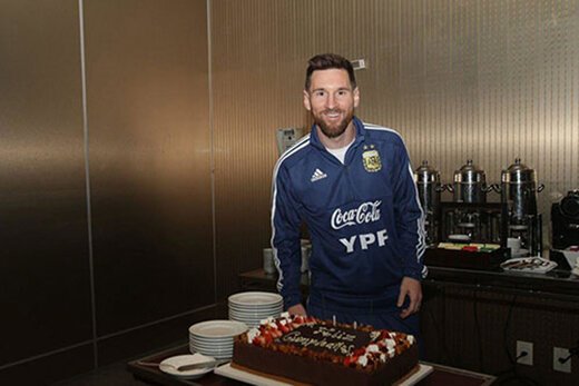 ببینید ؛ سورپرایز مسی در حین خواب؛ جشن تولد لئو در اردوی آرژانتین