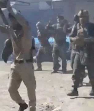 شبه نظامیان طالبان بعد از نبردی دو ساعته 22 کماندوی افغان در فاریاب را بعد از تسلیم شدن به خاطر اتمام مهماتشان تیرباران کردند