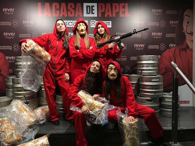 طرفداران سریال Money Heist این فرصت را خواهند داشت تا به دار و دسته سارقان دوست داشتنی این سریال پیوسته و سرقت خاص خود را انجام دهند
