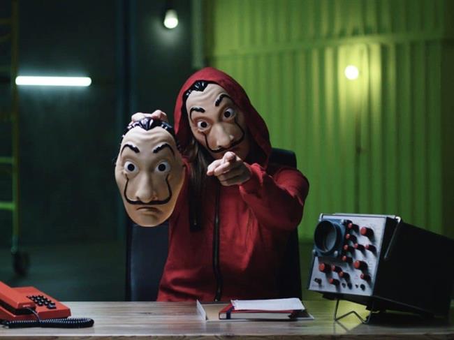 طرفداران سریال Money Heist این فرصت را خواهند داشت تا به دار و دسته سارقان دوست داشتنی این سریال پیوسته و سرقت خاص خود را انجام دهند