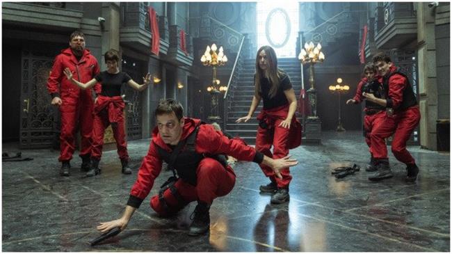 طرفداران سریال Money Heist این فرصت را خواهند داشت تا به دار و دسته سارقان دوست داشتنی این سریال پیوسته و سرقت خاص خود را انجام دهند