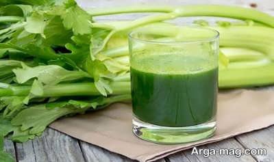 طرز تهیه اسموتی کرفس پر خاصیت