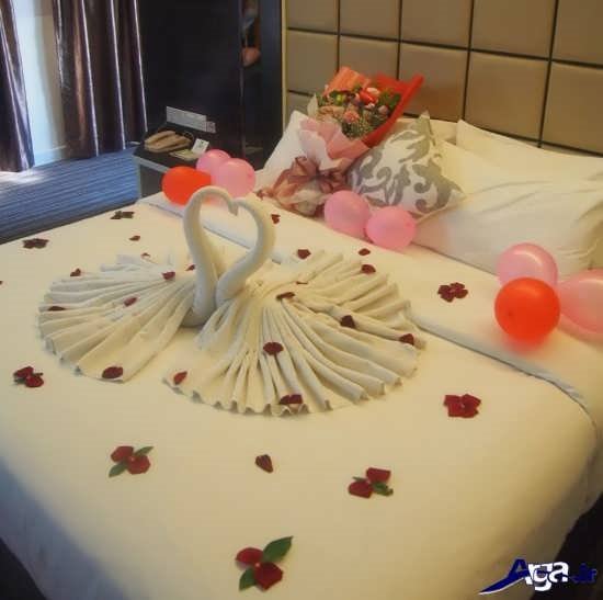 تزیین اتاق خواب عروس با گل های مصنوعی
