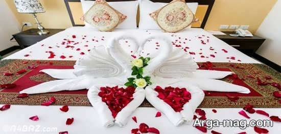 تزیین تختخواب عروس با گل و شمع