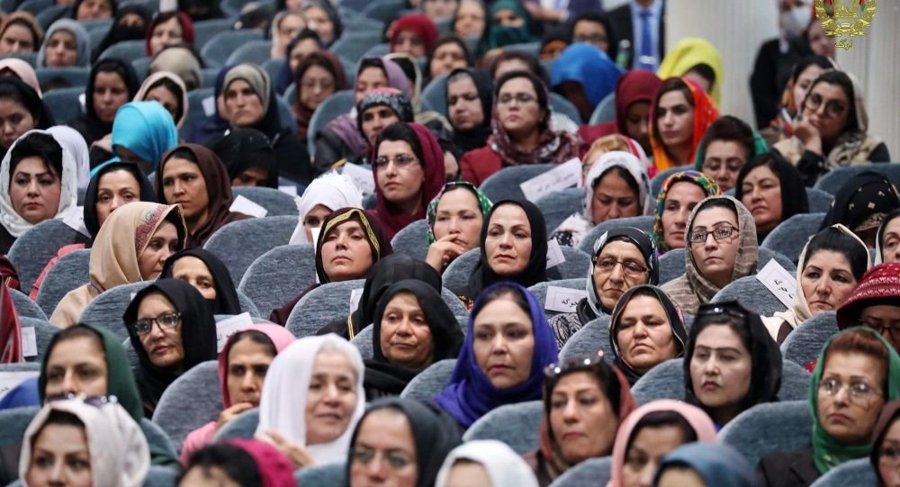 بازگشت کارکنان زن فرودگاه کابل به سرکارشان با حجاب اسلامی