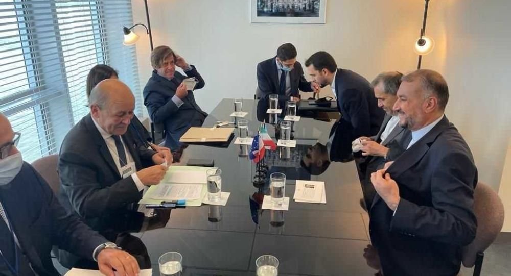 وزیر خارجه ایران به لودریان: ملاک ما عمل شماست