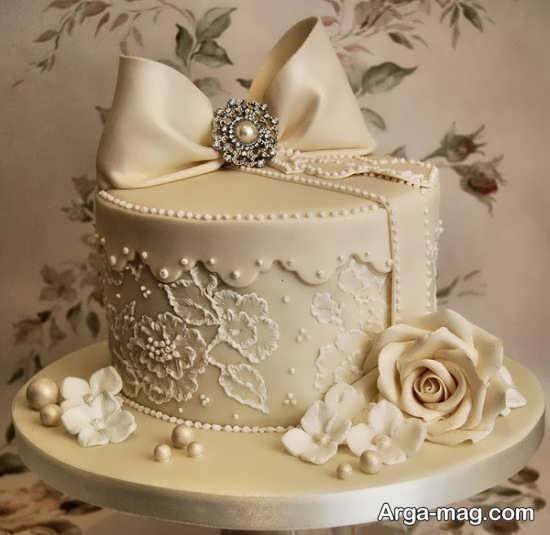 تزیین کیک عروس با گل