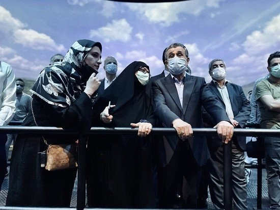 پاداش سکوت یا آرامش قبل از طوفان؛ احمدی‌نژاد سهم خودش را از کابینه سیزدهم گرفته یا منتظر فرصت است؟