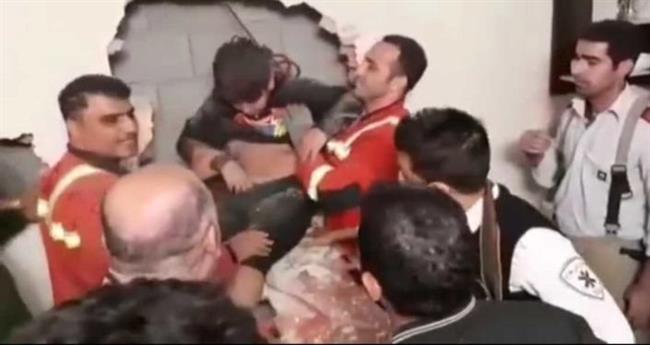 سقوط فرد به داخل درز بین دو ساختمان در تهران