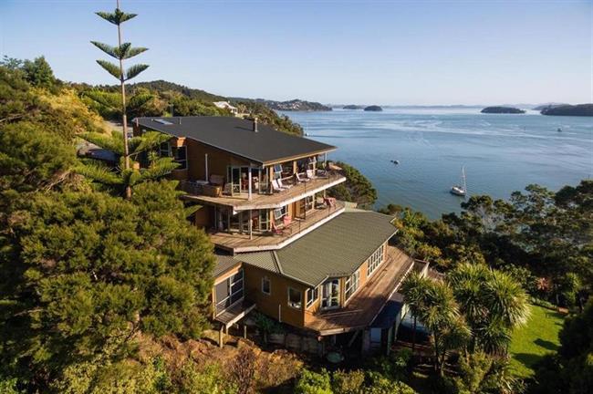 Cliff Edge by the Sea, New Zealand