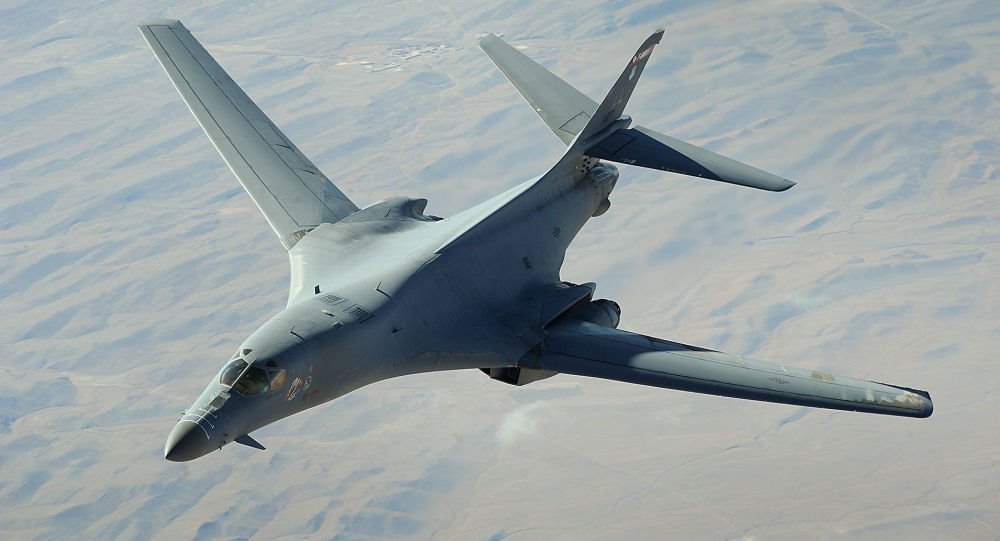 تمرینات بمب افکن های نیروی هوایی آمریکا با هدف انهدام ناوهای روسی