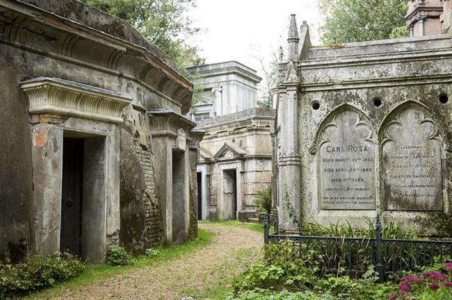 Highgate Cemetery, London, England, UK