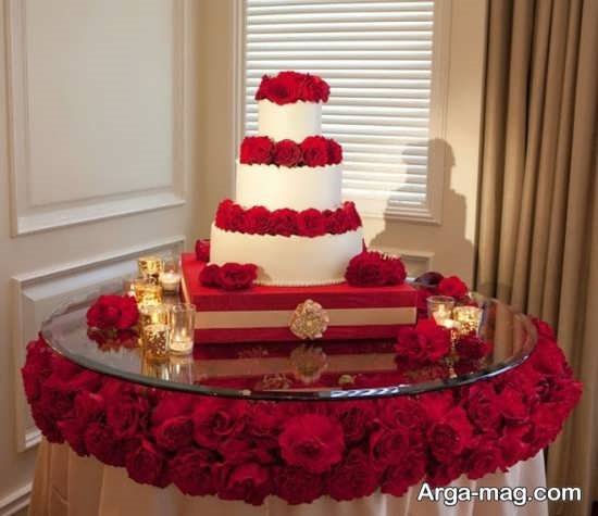 تزیین کیک با گل قرمز 