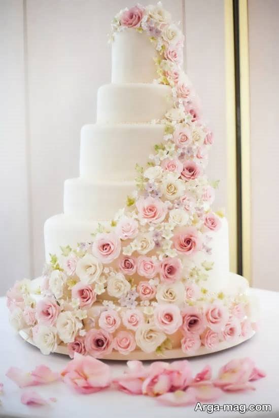 تزیین کیک عروسی با گل 