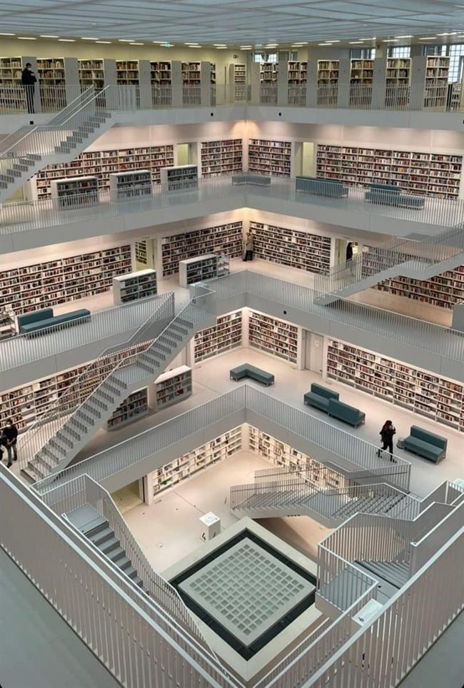 تصویری از کتابخانه دیدنی اشتوتگارت آلمان