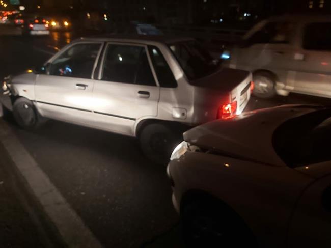 برخورد سنگ با خودروی پراید در بزرگراه یادگار امام جان یک شهروند را گرفت +تصاویر