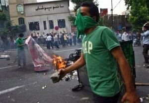 مظلومیت مردم در کژ کارکردی احزاب ایرانی/ تشویق مدام فرماندهان فتنه برای کشاندن مردم به خیابان‌ها