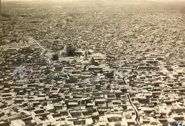 نمای هوایی از شهر اصفهان و مسجد جامع در کانون تصویر
