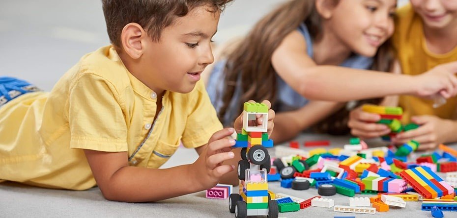 چرا اسباب بازی برای رشد کودک مهم است؟