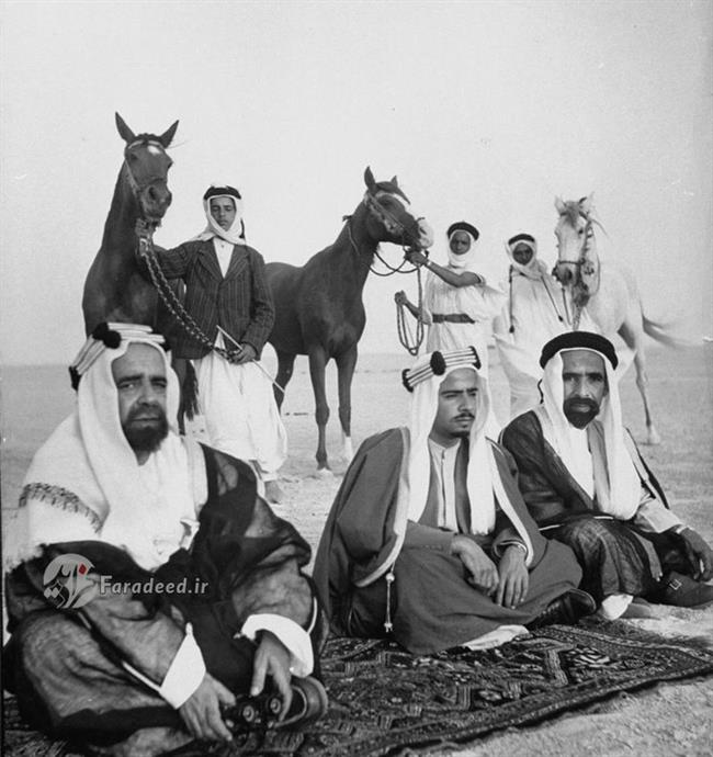 سلمان بن حمد آل خلیفه امیر وقت بحرین در کنار دو فرزندش