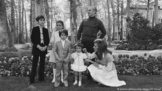 خانواده سلطنتی سال 1972 در کاخ نیاوران

