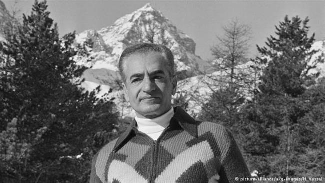 محمدرضا پهلوی در کوه‌های سوئیس در تعطیلات زمستانی سال 74-1973


