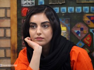 چهره و پوشش متفاوت مهشید جوادی در ضد +عکس