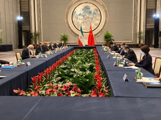 تاکید وزیران خارجه ایران و چین بر اجرای سند 25 ساله؛ پیام رئیسی ابلاغ شد