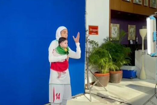 ببینید ؛ کوچک‌ترین عضو کاروان  تیم ملی فوتبال زنان؛ سوژه‌ای جذاب با پرچم ایران